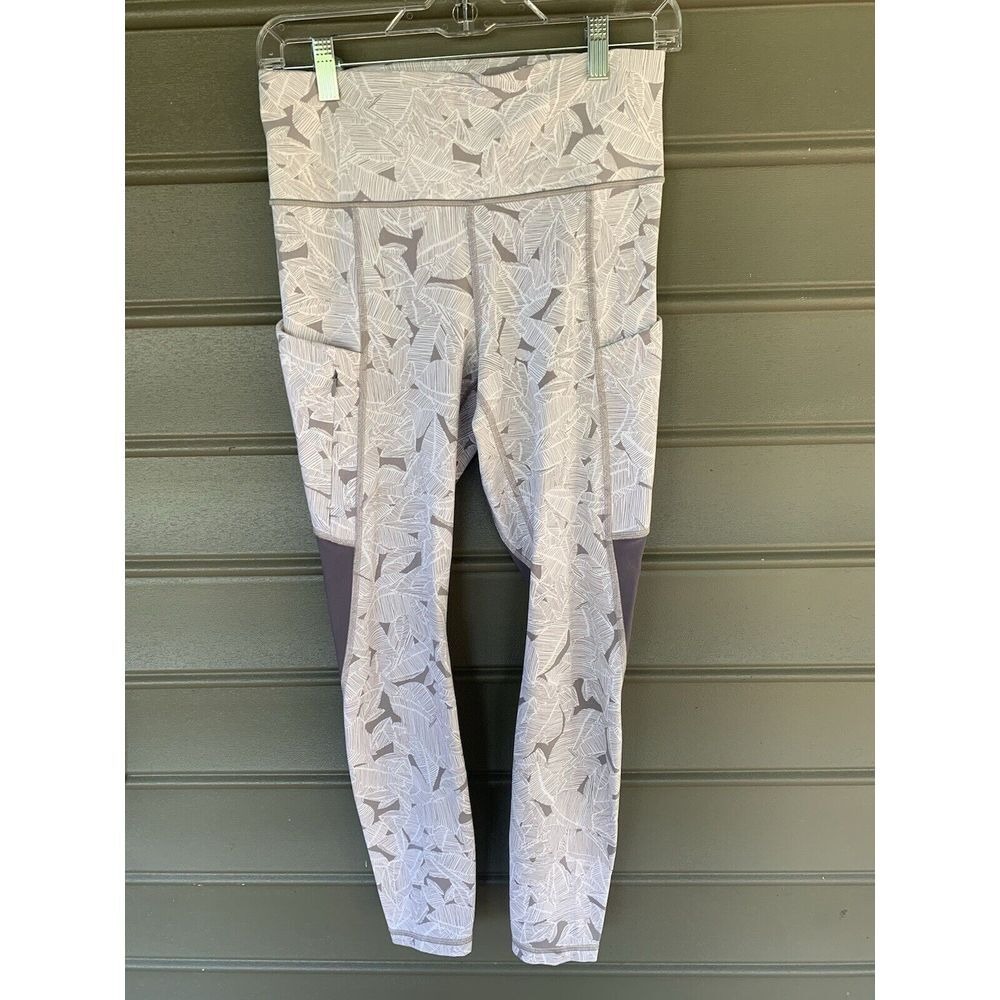 ATHLETA Salutation Stash POCKET II‎ Capri Leggings SIZE S GRAY & WHITE Print